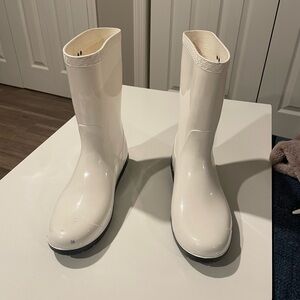 White Ugg rain/snow boots